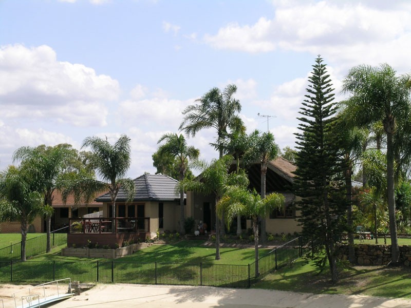 72 Hooker Blvd, Mermaid Waters QLD 4218