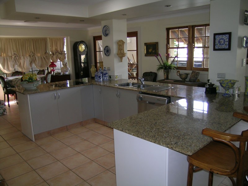 72 Hooker Blvd, Mermaid Waters QLD 4218