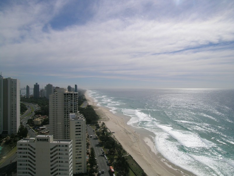 113 “Focus on Paradise” 114 The Esplanade, Surfers Paradise QLD 4217