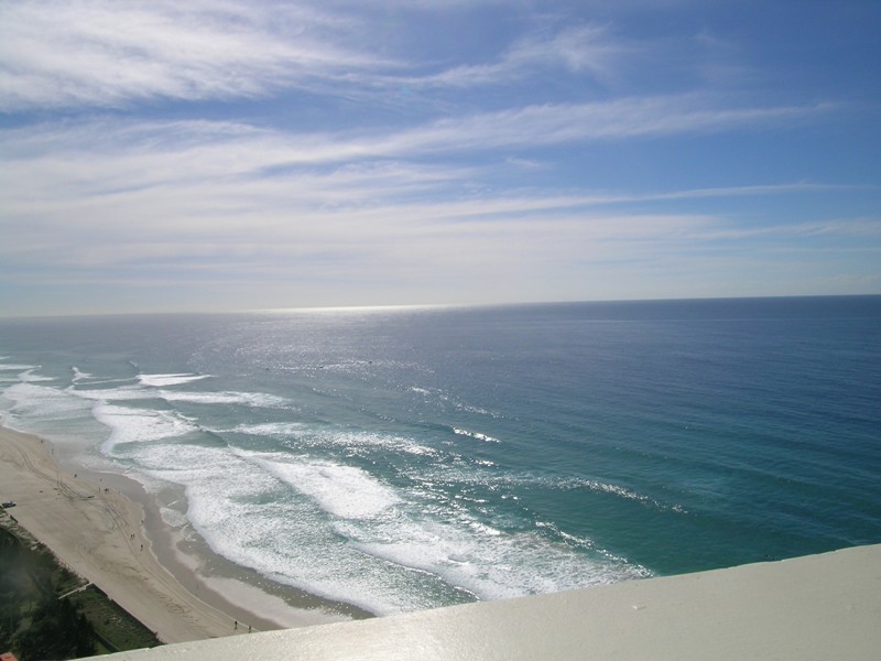 113 “Focus on Paradise” 114 The Esplanade, Surfers Paradise QLD 4217