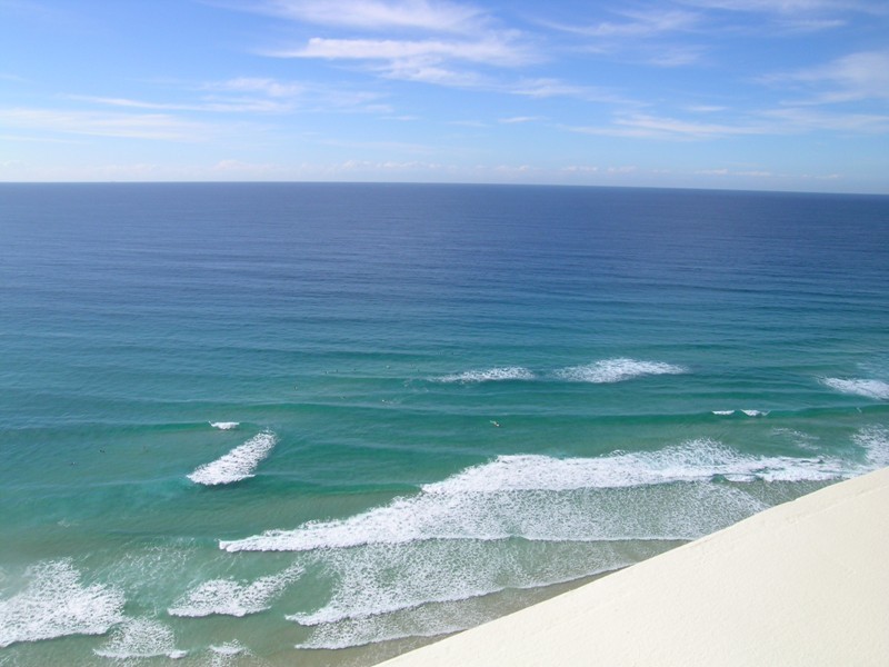 113 “Focus on Paradise” 114 The Esplanade, Surfers Paradise QLD 4217