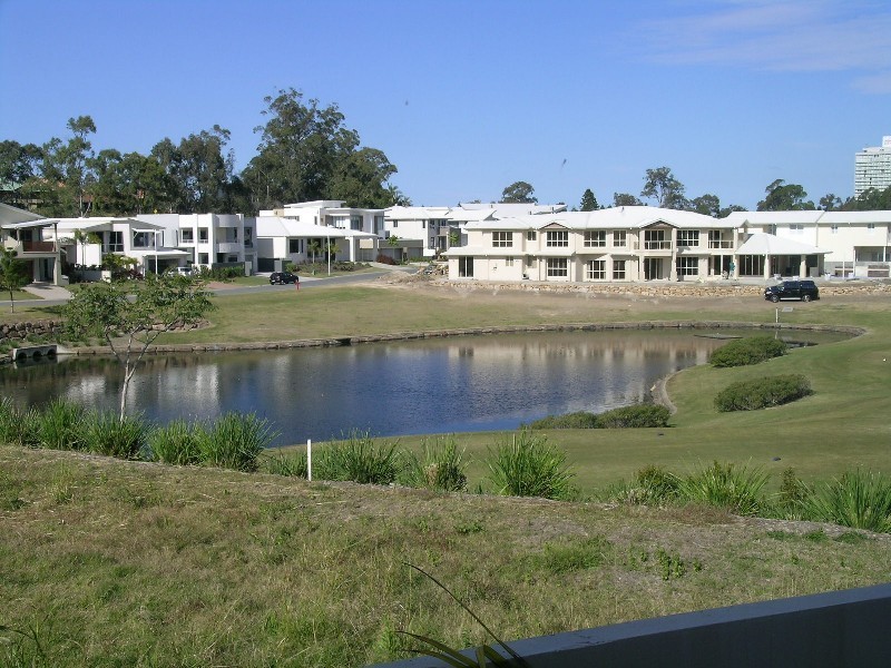 2002 The Boulevarde, Benowa QLD 4217