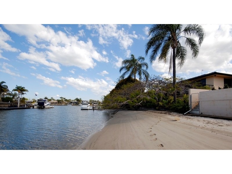 16 Etna Street, Isle Of Capri QLD 4217