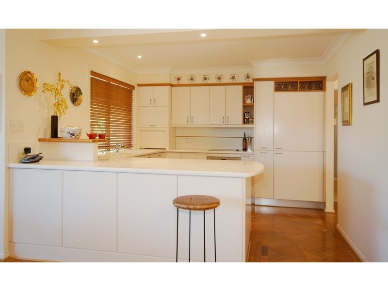 16 Etna Street, Isle Of Capri QLD 4217