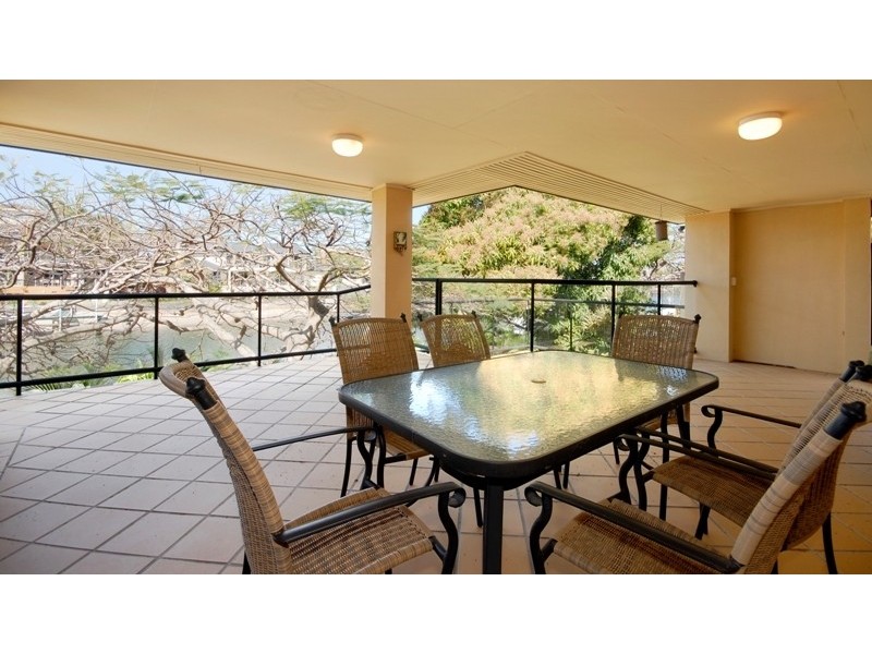 16 Etna Street, Isle Of Capri QLD 4217