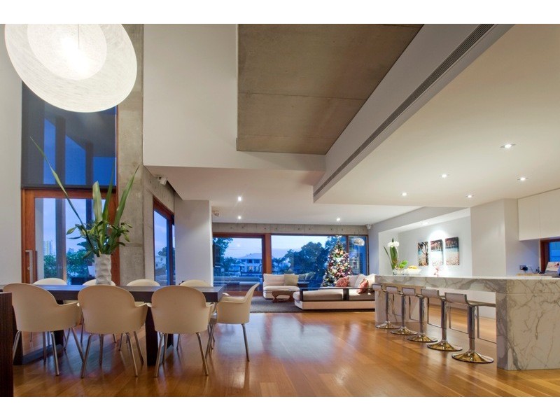 102 Amalfi Drive, Isle Of Capri QLD 4217