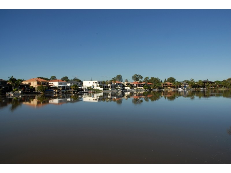 32 Naples Avenue, Isle Of Capri QLD 4217