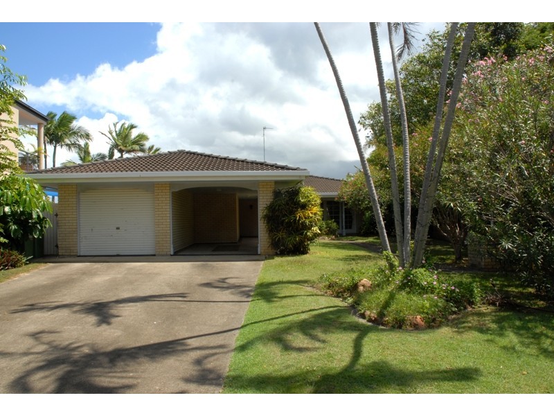 32 Naples Avenue, Isle Of Capri QLD 4217