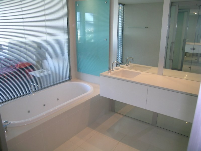 2210 ‘Q1 Apartments’ 9 Hamilton Ave, Surfers Paradise QLD 4217