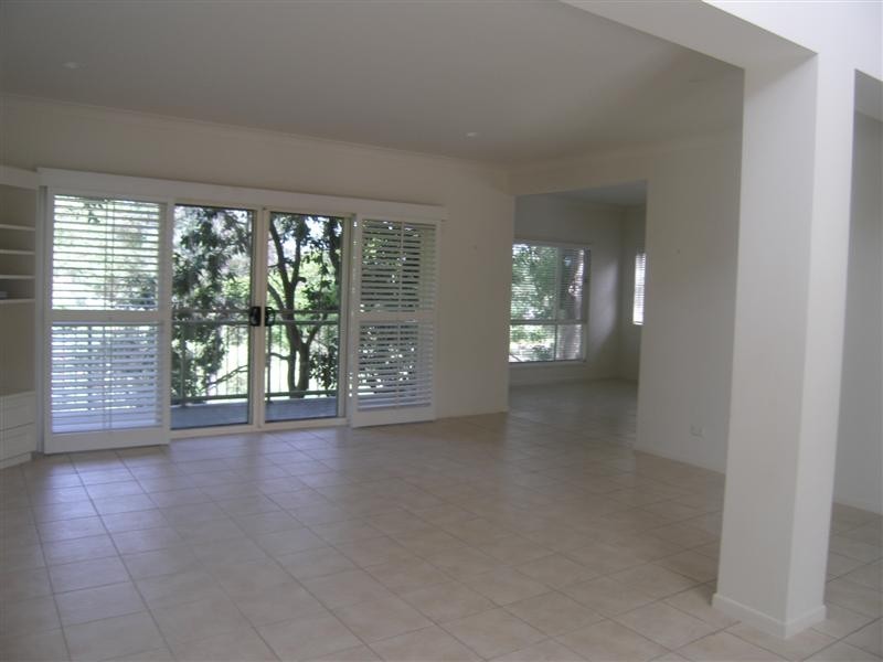 21 “Woodlands Estate” Ashmore Rd, Benowa QLD 4217