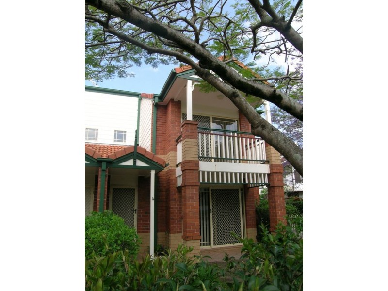 Unit 4 53 Bauer Street, Southport QLD 4215