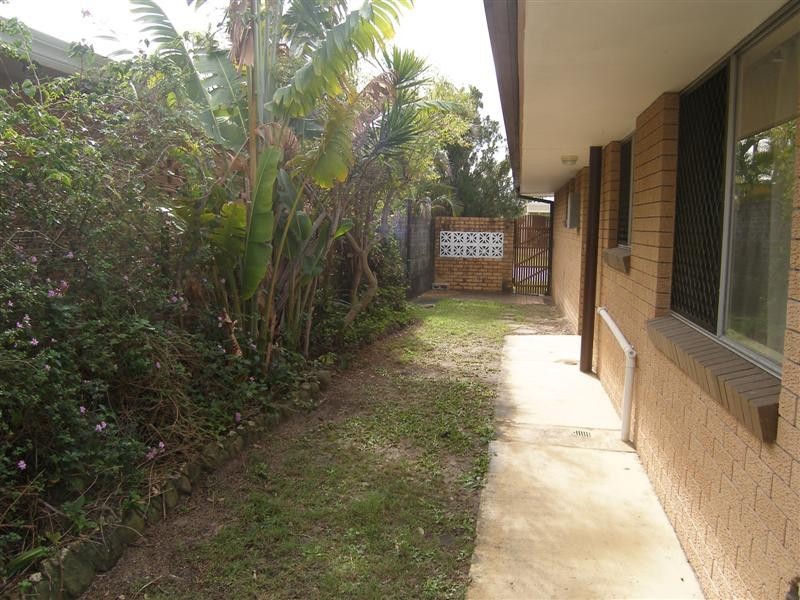 12  Carmel Court, Broadbeach Waters QLD 4218