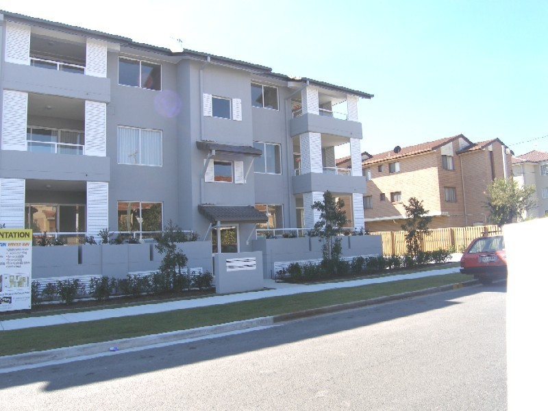 4 15 Clark Street, Southport QLD 4215