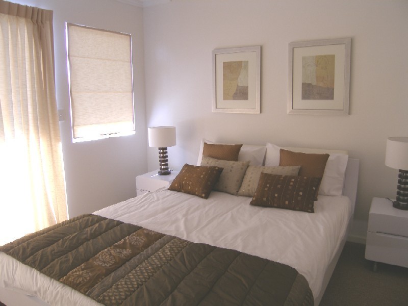 4 15 Clark Street, Southport QLD 4215