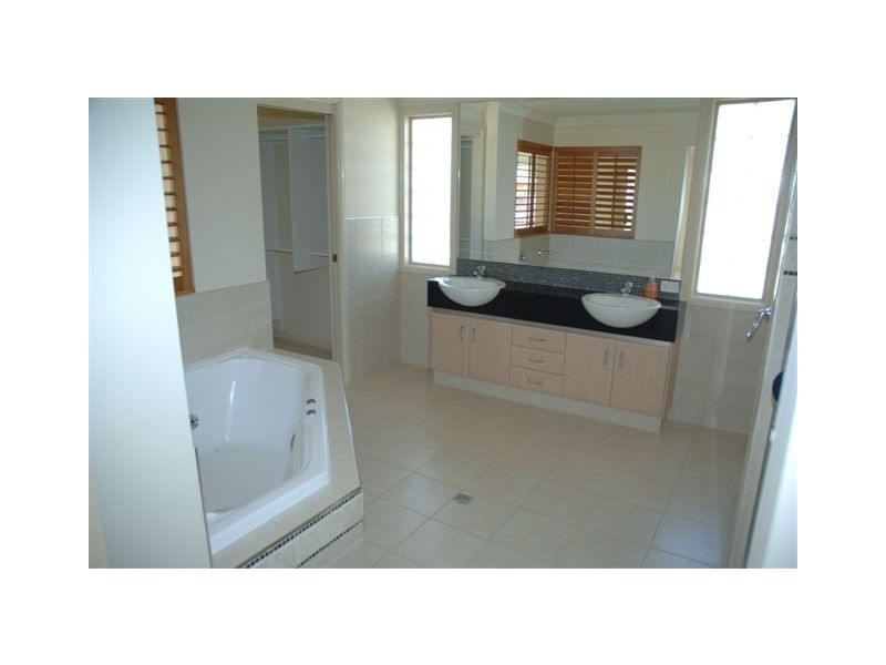 74 Commodore Drive, Paradise Waters QLD 4217