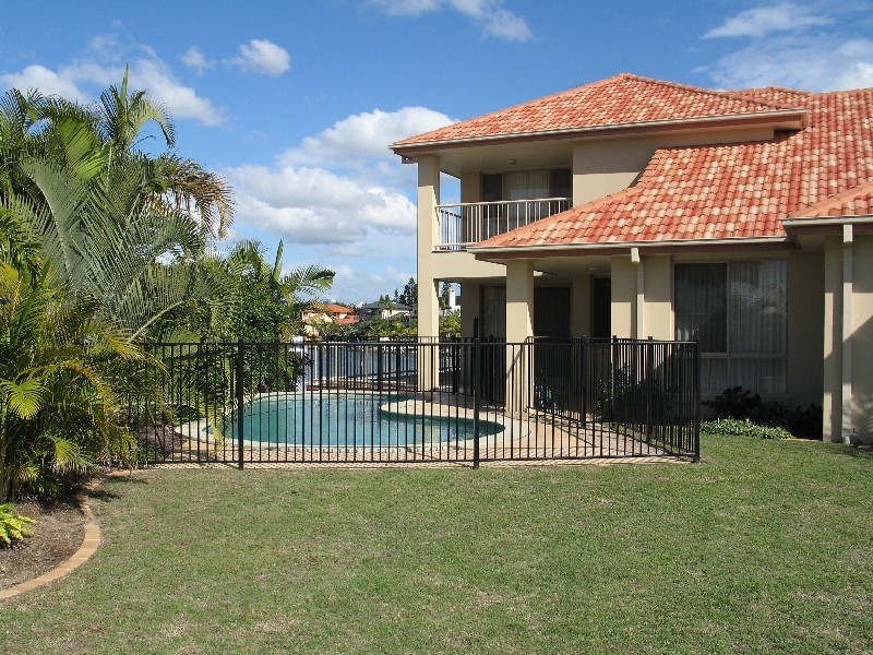 74 Commodore Drive, Paradise Waters QLD 4217