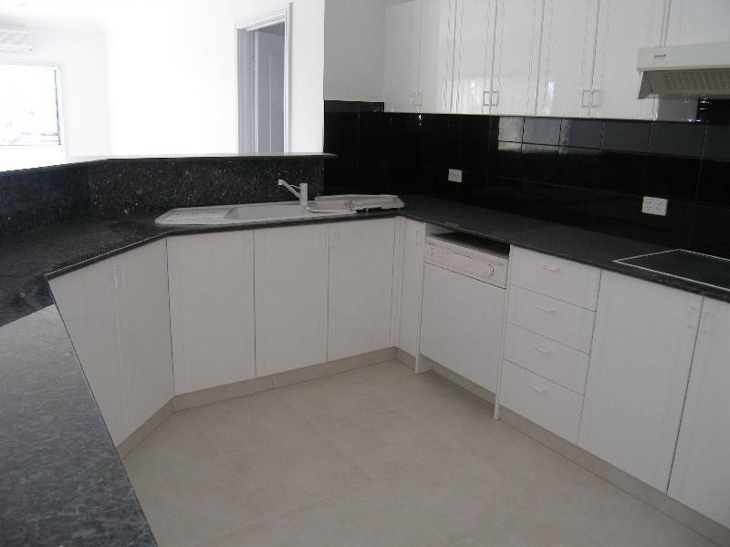 118  Edinburgh Drive, Benowa QLD 4217