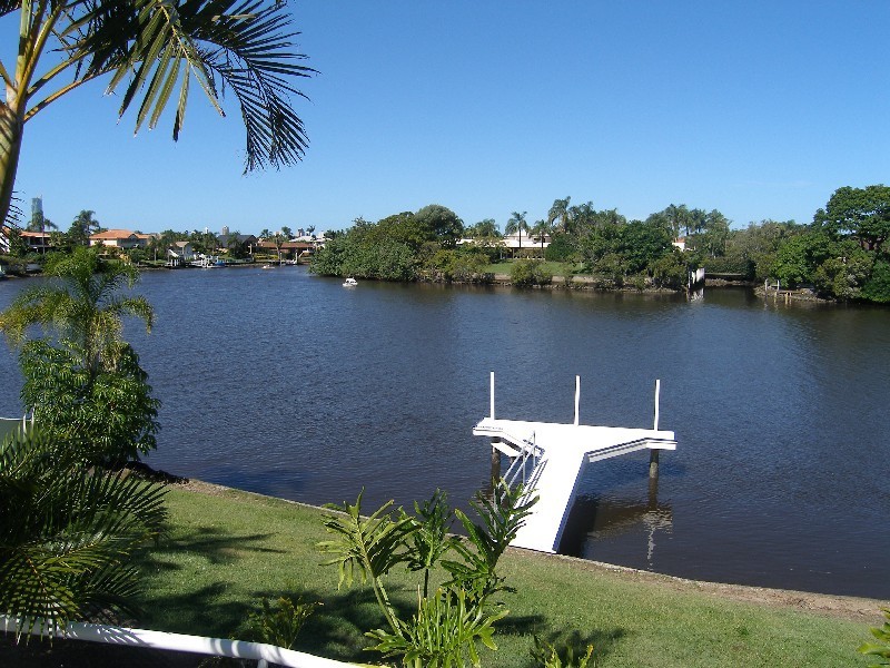 118  Edinburgh Drive, Benowa QLD 4217