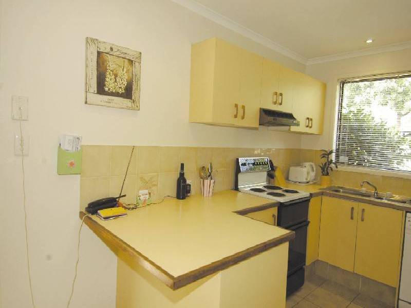 4  Freda Street, Ashmore QLD 4214