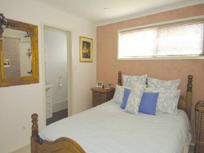 4  Freda Street, Ashmore QLD 4214