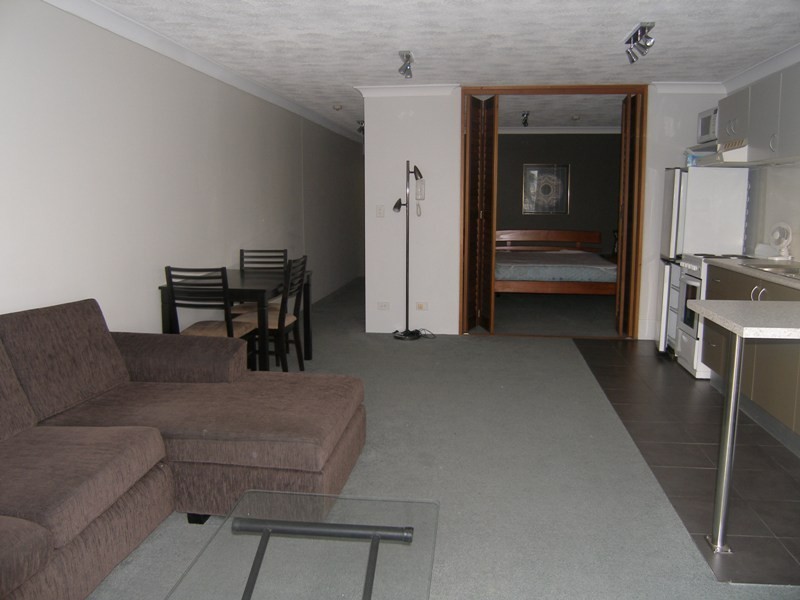 18 ‘Grandview Apartments’ 30 Marine Pde, Southport QLD 4215