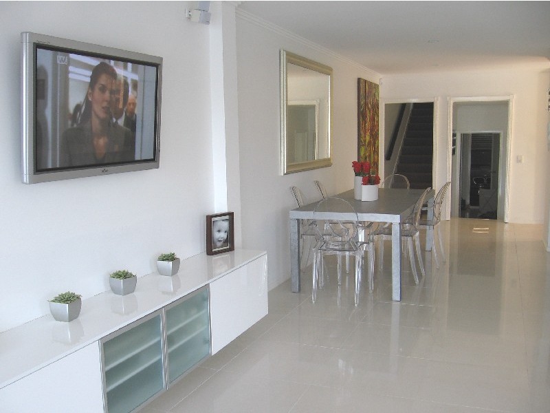 2/8 Holborow Close, Surfers Paradise QLD 4217