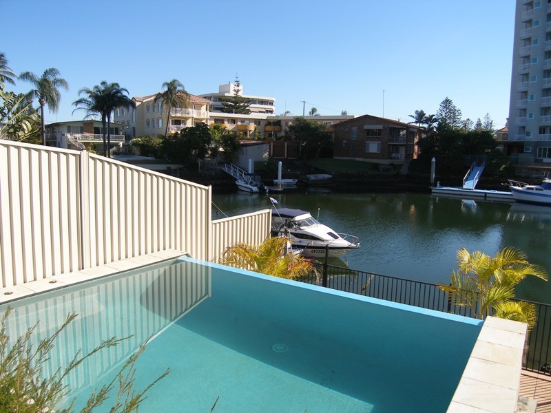 1/21  Paradise Island, Surfers Paradise QLD 4217