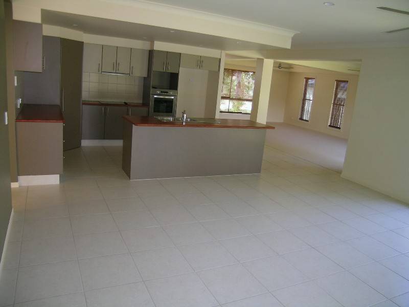 8 Paradise Court, Nerang QLD 4211