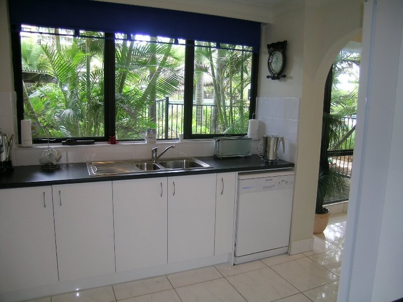 3/4 Thornton St, Surfers Paradise QLD 4217