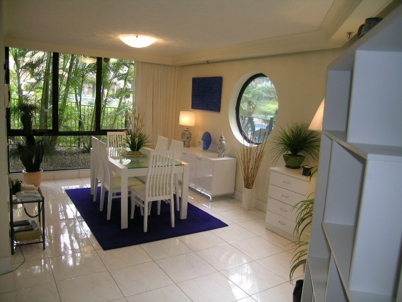 3/4 Thornton St, Surfers Paradise QLD 4217