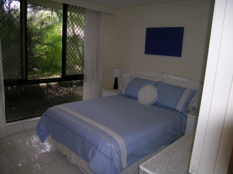 3/4 Thornton St, Surfers Paradise QLD 4217