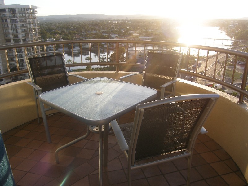 Unit 13C Regent, 18 Aubrey Street, Surfers Paradise QLD 4217