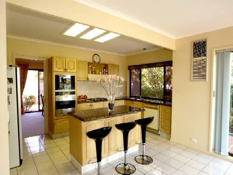 73 Sailaway Street, Mermaid Waters QLD 4218