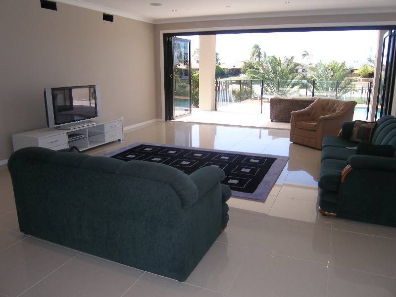 87 T E Peters Drive, Broadbeach Waters QLD 4218