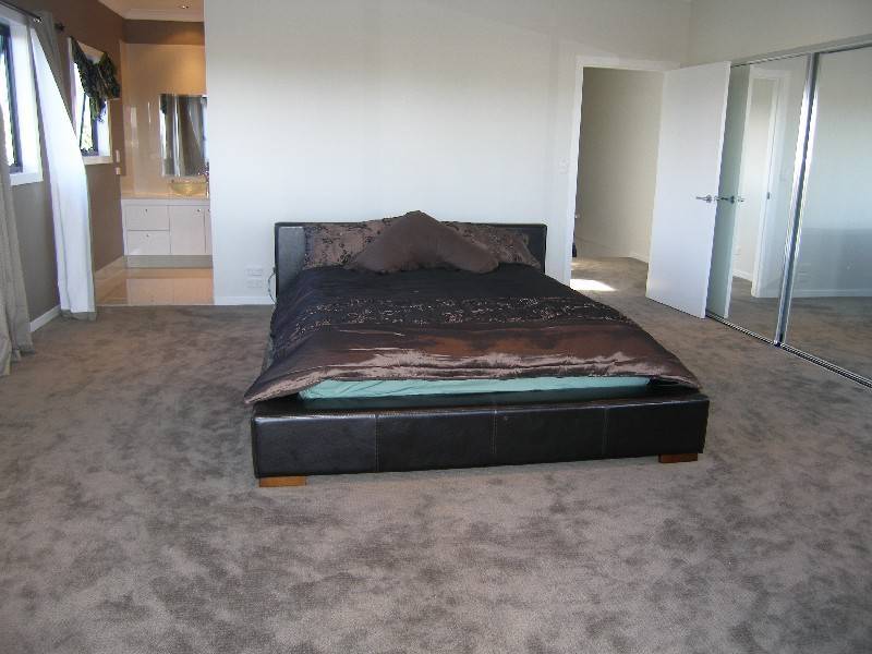 87 T E Peters Drive, Broadbeach Waters QLD 4218