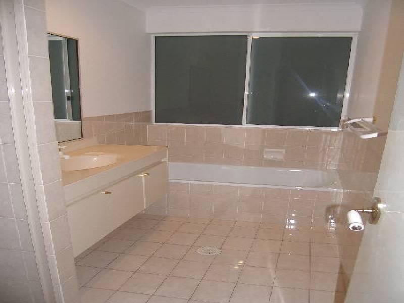 122 Thorngate Drive, Robina QLD 4226