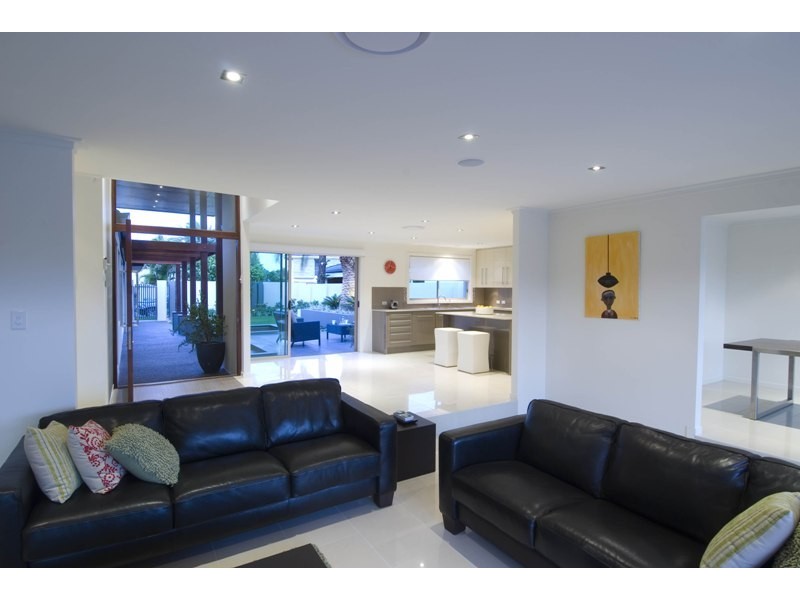 7 Wallaby Place, Sorrento QLD 4217