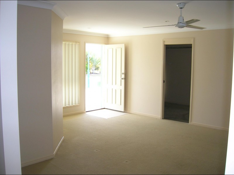 1/109 Ibis Blvd, Eli Waters QLD 4655