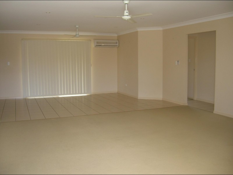 1/109 Ibis Blvd, Eli Waters QLD 4655