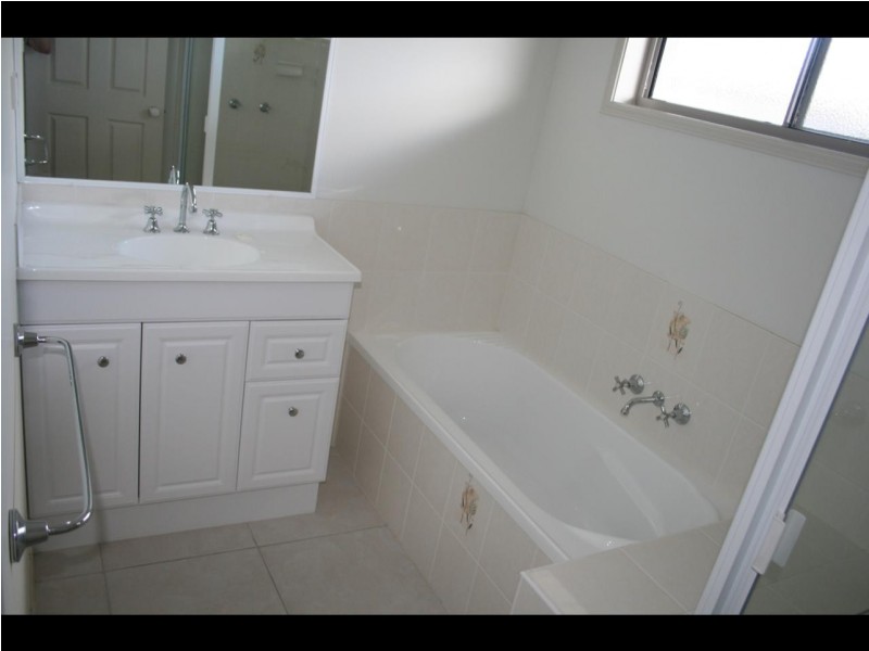 1/111 Ibis Boulevard, Eli Waters QLD 4655