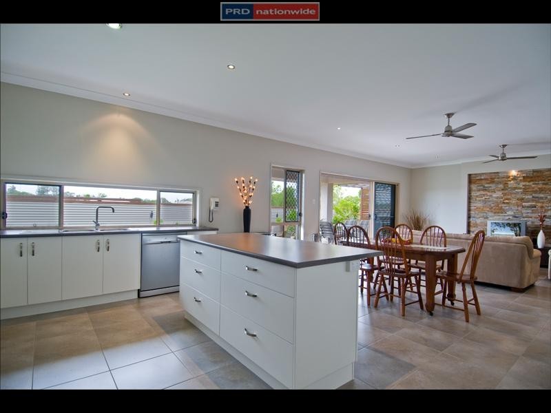 14 Ocean Blue Boulevard, Pialba QLD 4655