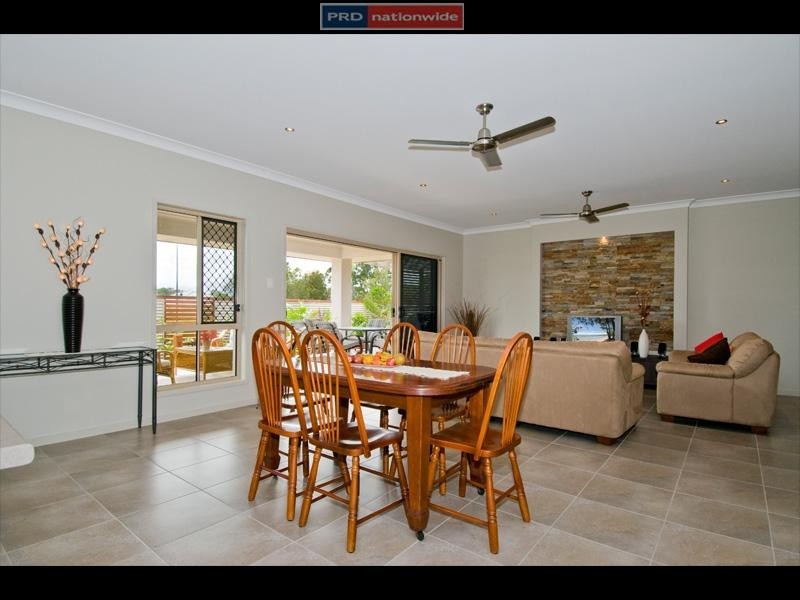 14 Ocean Blue Boulevard, Pialba QLD 4655