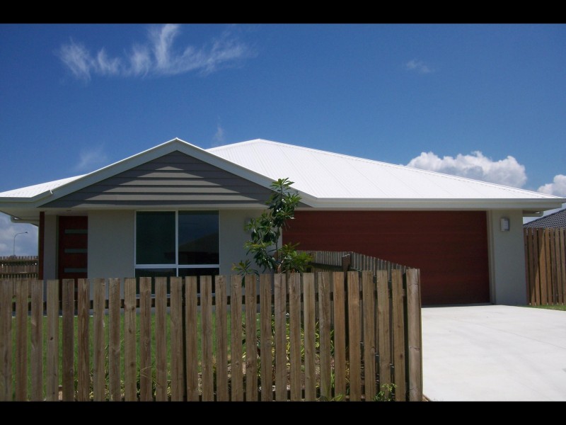 1/12 Yarrilee Circuit, Dundowran QLD 4655