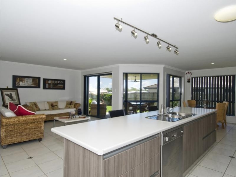1 McIntyre Court, Urraween QLD 4655