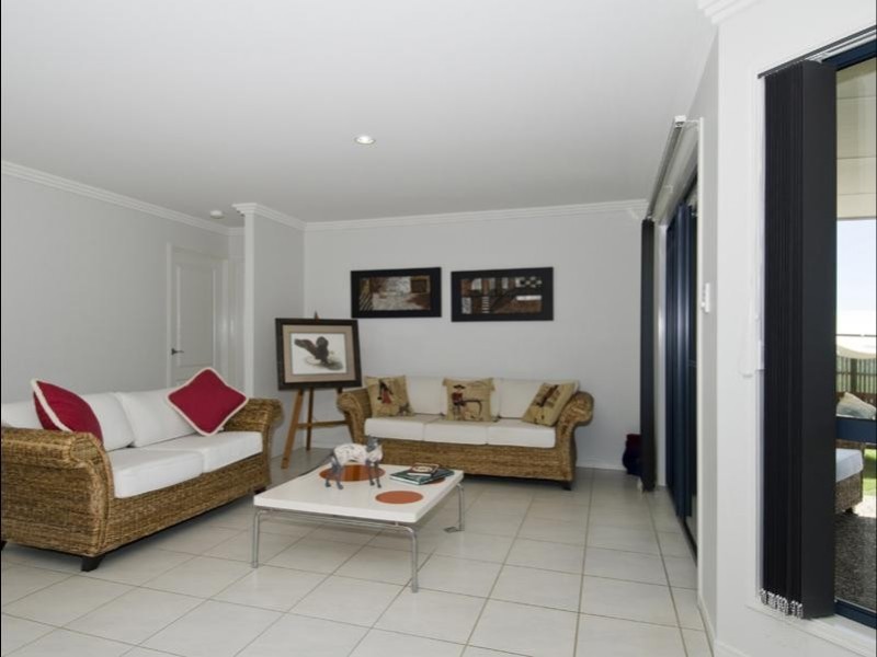 1 McIntyre Court, Urraween QLD 4655