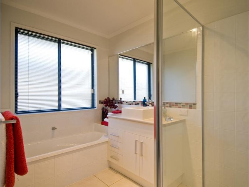 1 McIntyre Court, Urraween QLD 4655