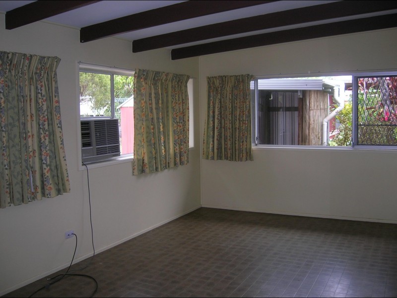 4 Hansen Street, Urangan QLD 4655