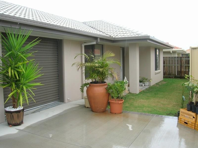 2/107 Ibis Boulevard, Eli Waters QLD 4655