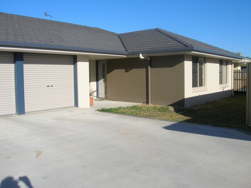 2/111 Ibis Boulevard, Eli Waters QLD 4655