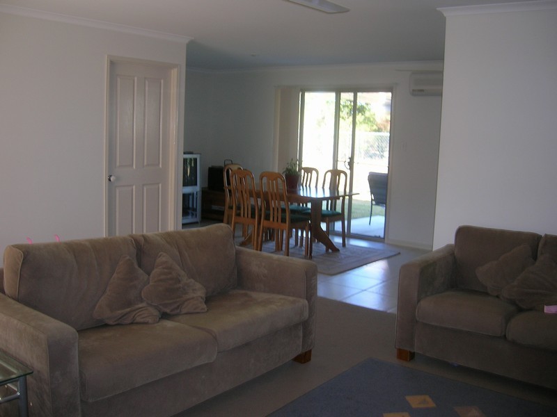 2/111 Ibis Boulevard, Eli Waters QLD 4655